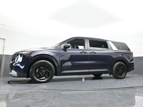 Used 2025 Kia Carnival image 60