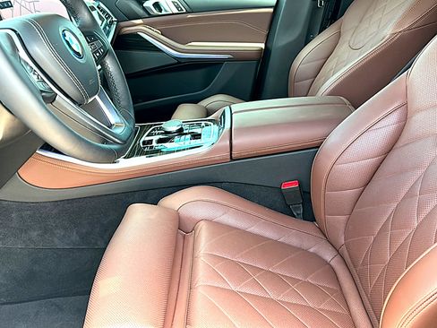 Certified 2025 BMW X5 xDrive50e w/ Premium Package AWD/4WD image 13