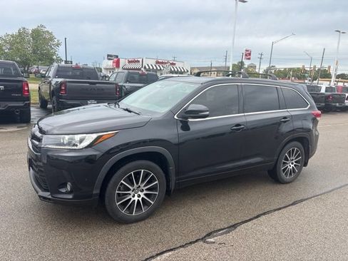 Used 2018 Toyota Highlander SE AWD/4WD image 3