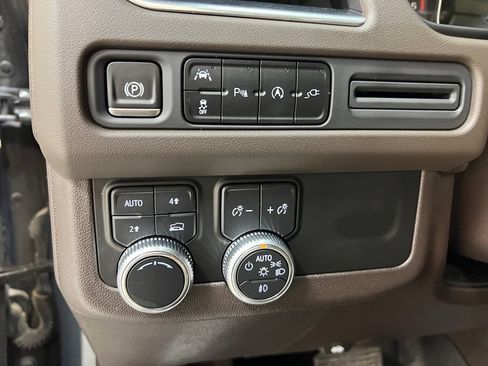 Used 2021 GMC Yukon SLT w/ SLT Luxury Package AWD/4WD image 18