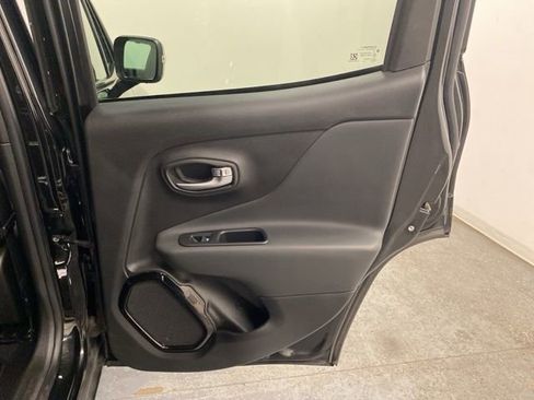 Used 2018 Jeep Renegade Altitude image 29