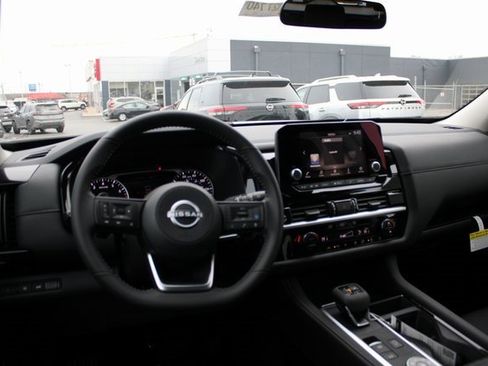 New 2025 Nissan Pathfinder SV image 9