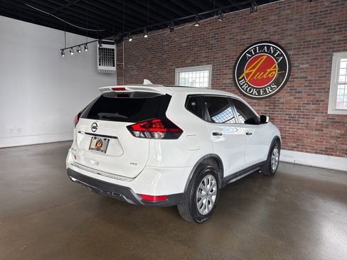 Used 2018 Nissan Rogue S image 16