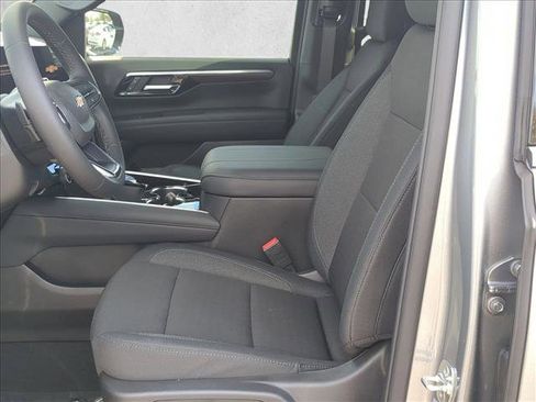 New 2026 Chevrolet Suburban LS image 4