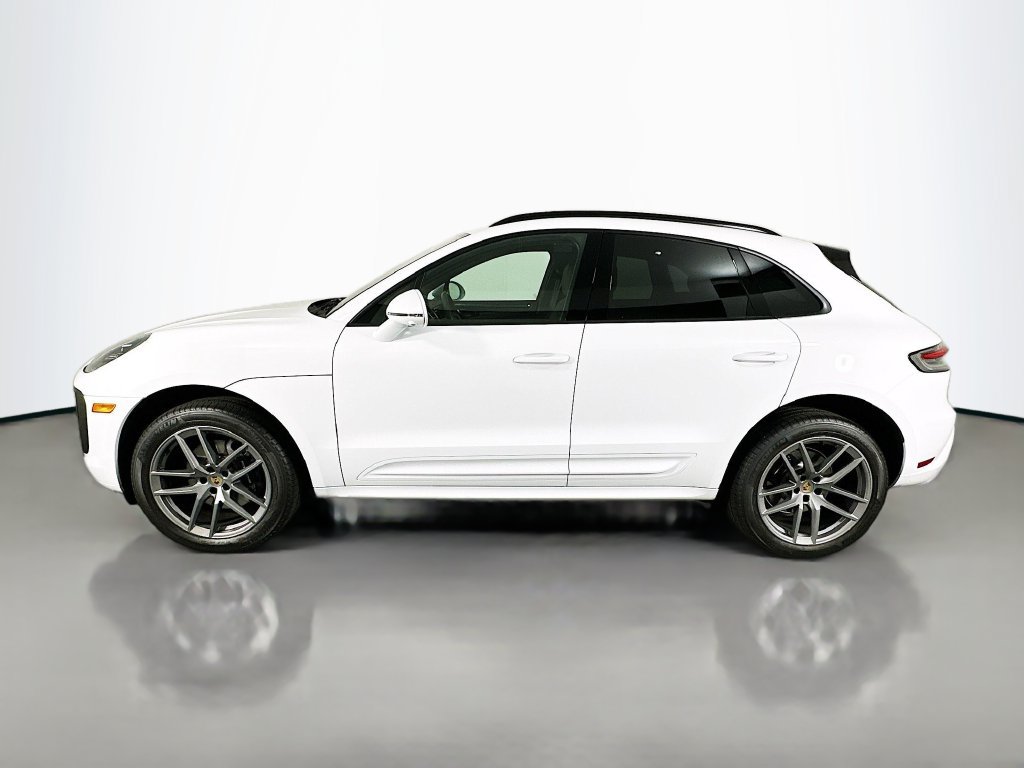 Certified 2025 Porsche Macan AWD/4WD image 2