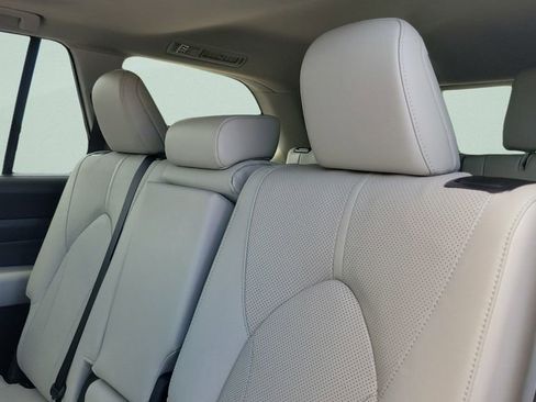 Certified 2026 Toyota Grand Highlander AWD image 9