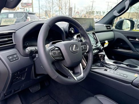 New 2026 Lexus LX 600 4WD w/ Premium Package image 20