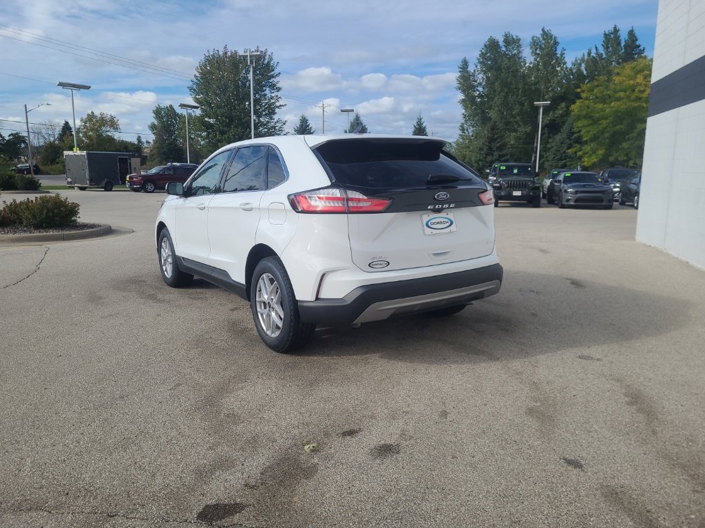 Used 2024 Ford Edge SEL w/ Convenience Package AWD/4WD image 3