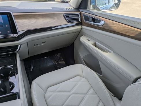 Certified 2025 Volkswagen Atlas SE image 18