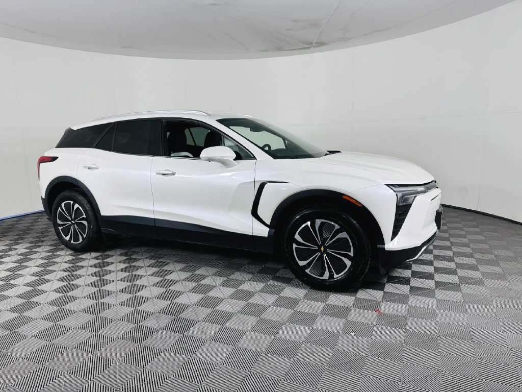 Used 2024 Chevrolet Blazer EV LT AWD/4WD image 2