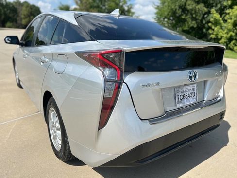 Used 2016 Toyota Prius Two image 7