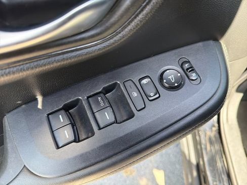 Used 2023 Honda HR-V LX image 17