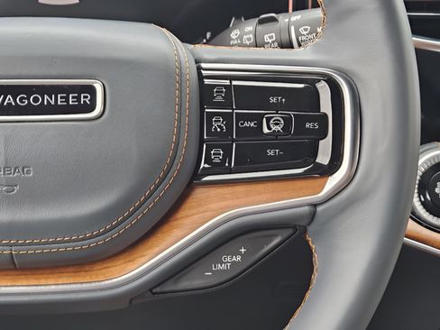 Used 2023 Jeep Grand Wagoneer Series III image 27