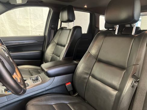 Used 2020 Jeep Grand Cherokee Limited AWD/4WD image 19