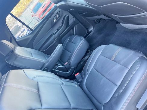 Used 2023 Chevrolet Traverse RS image 28