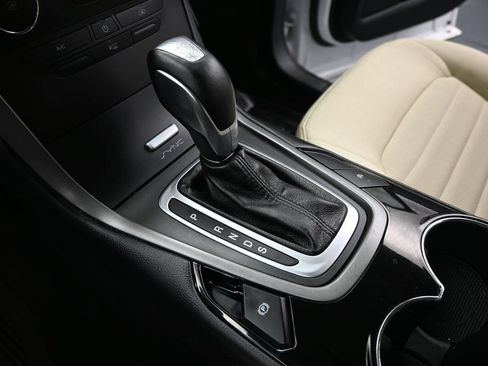 Used 2017 Ford Edge SE FWD image 13