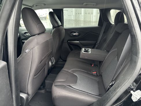 Used 2019 Jeep Cherokee Latitude w/ Popular Appearance Group image 33