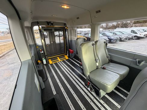 Used 2019 Ford Transit 150 XL image 25