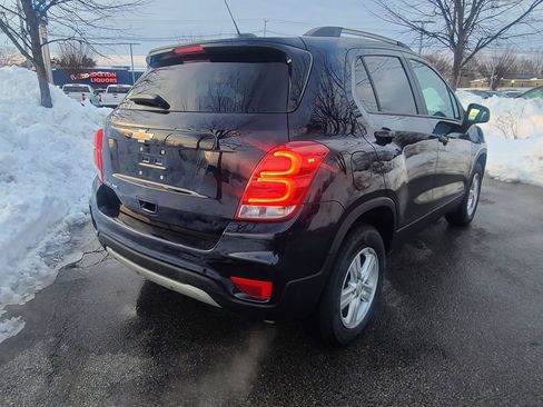 Used 2022 Chevrolet Trax LT w/ LT Convenience Package image 6