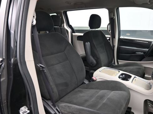 Used 2016 Dodge Grand Caravan SXT FWD image 35