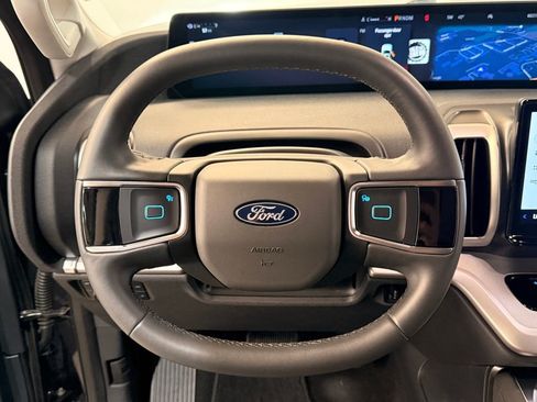 Used 2025 Ford Expedition Active AWD/4WD image 20