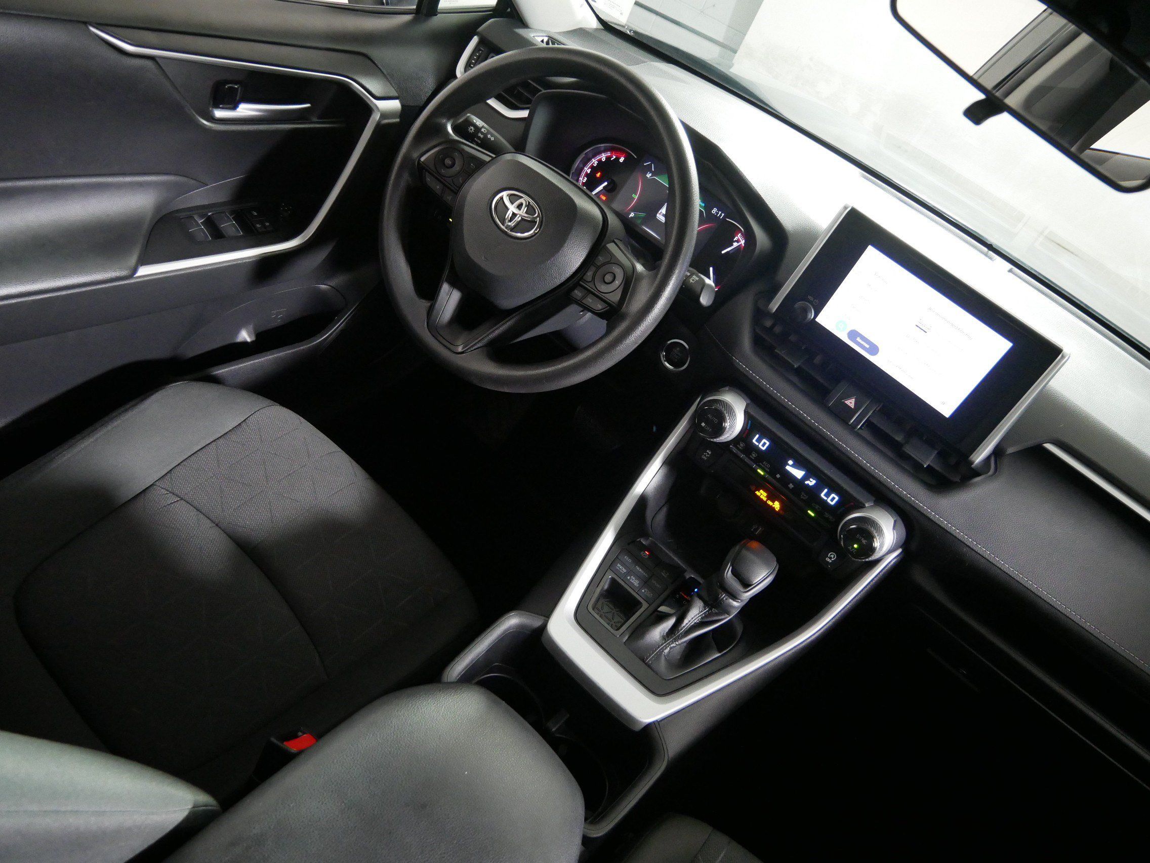 Used 2023 Toyota RAV4 XLE AWD/4WD image 9