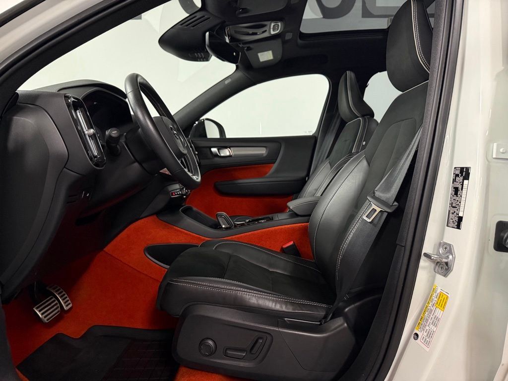 Used 2021 Volvo XC40 T5 R-Design AWD/4WD image 9