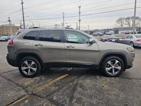 Used 2019 Jeep Cherokee Limited w/ Luxury Group image 4