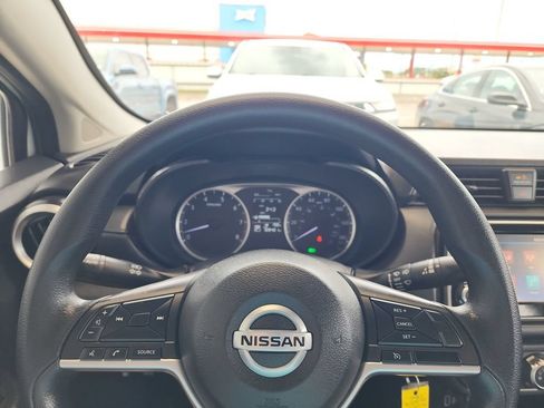 Used 2022 Nissan Versa S FWD image 20