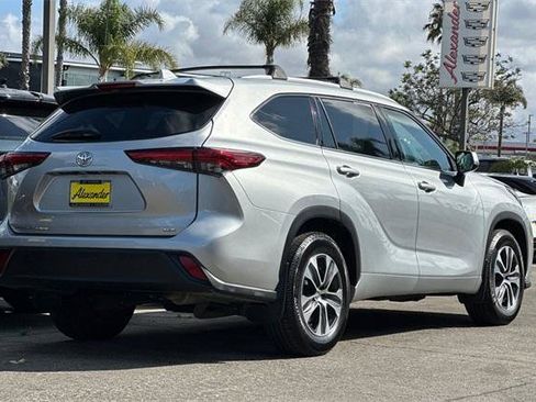 Used 2022 Toyota Highlander XLE image 4
