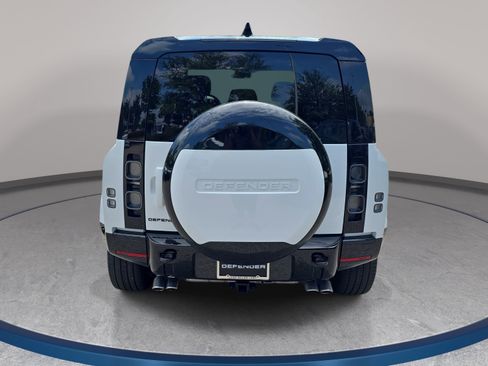 Certified 2025 Land Rover Defender 110 V8 AWD/4WD image 6