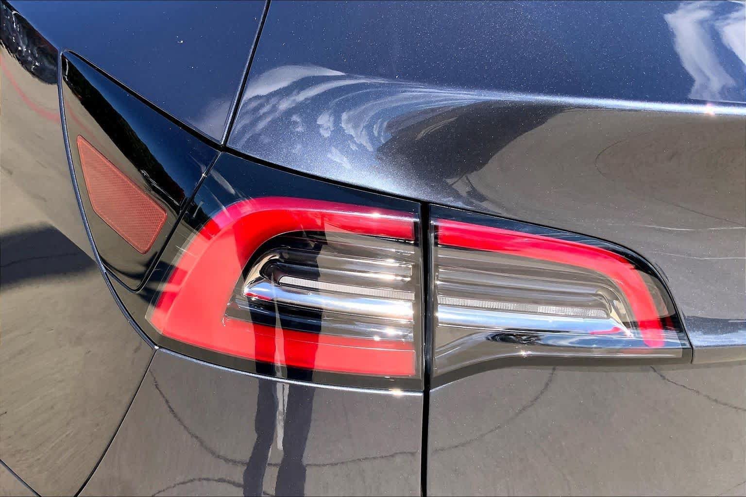 Used 2025 Tesla Model Y Long Range AWD/4WD image 27