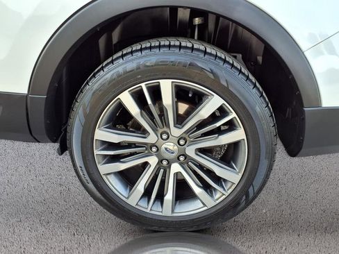 Used 2017 Ford Explorer Platinum image 37