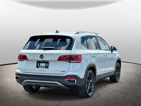 Used 2023 Volkswagen Taos SE w/ Black Wheel Package AWD/4WD image 4