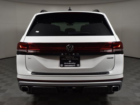 New 2025 Volkswagen Atlas Peak Edition SE image 6