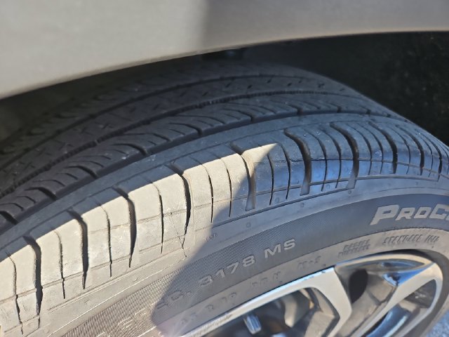 Used 2025 Chevrolet Trax RS w/ Sunroof Package FWD image 29