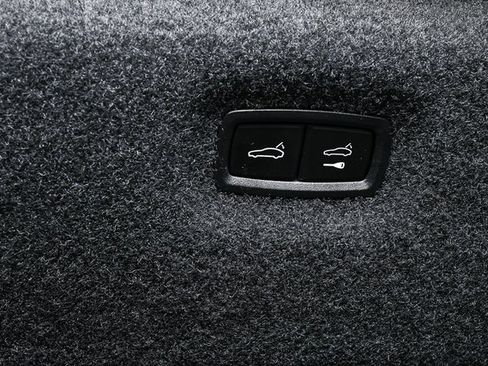 Certified 2022 Porsche Taycan GTS image 33