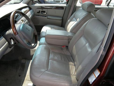 Used 2000 Lincoln Town Car Cartier image 8