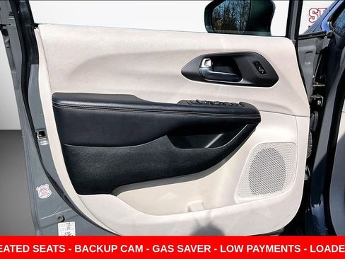 Used 2023 Chrysler Pacifica Touring-L image 18