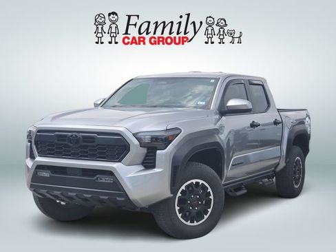 Used 2025 Toyota Tacoma TRD Off-Road AWD/4WD image 1