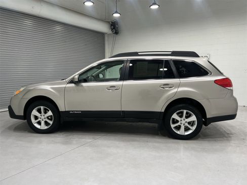 Used 2014 Subaru Outback 2.5i Limited image 5