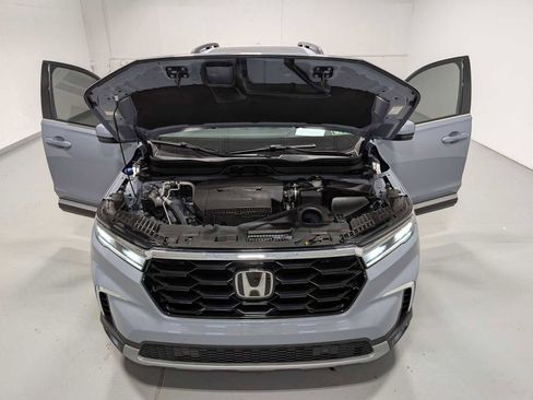 Used 2024 Honda Pilot Touring image 12