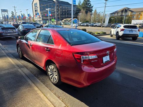 Used 2013 Toyota Camry LE image 7
