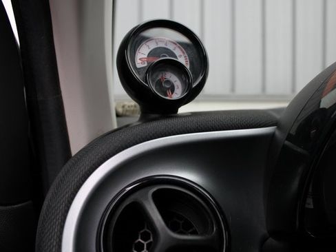 Used 2016 smart fortwo passion image 19