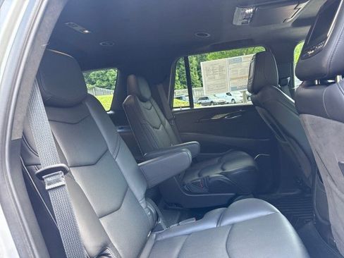 Used 2018 Cadillac Escalade Platinum AWD/4WD image 27
