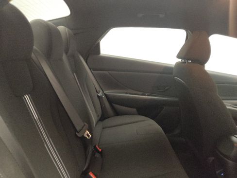 Used 2025 Hyundai Elantra Sport FWD image 19