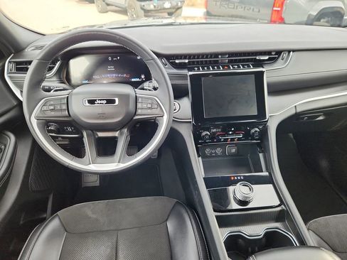 Certified 2024 Jeep Grand Cherokee Altitude image 9