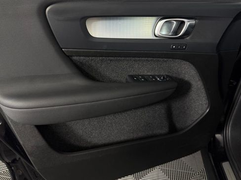 Used 2025 Volvo XC40 B5 Core image 24