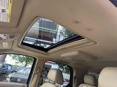 Used 2013 Cadillac Escalade Luxury RWD image 4