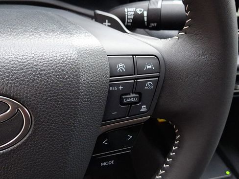 Used 2025 Toyota Camry SE w/ Convenience Package image 22